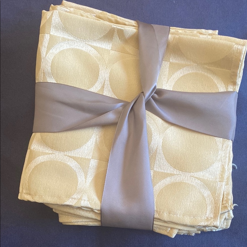 Elegant Gold Patterned Napkins